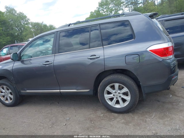Toyota Highlander Base V6