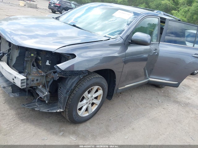 Toyota Highlander Base V6