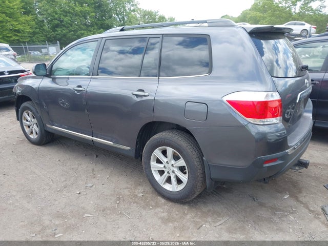 Toyota Highlander Base V6