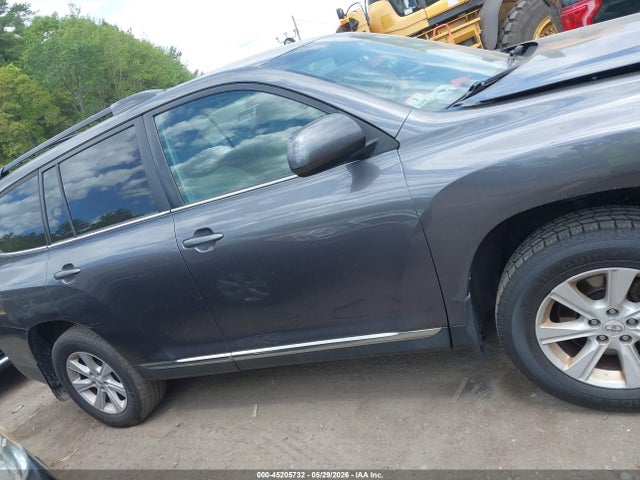 Toyota Highlander Base V6