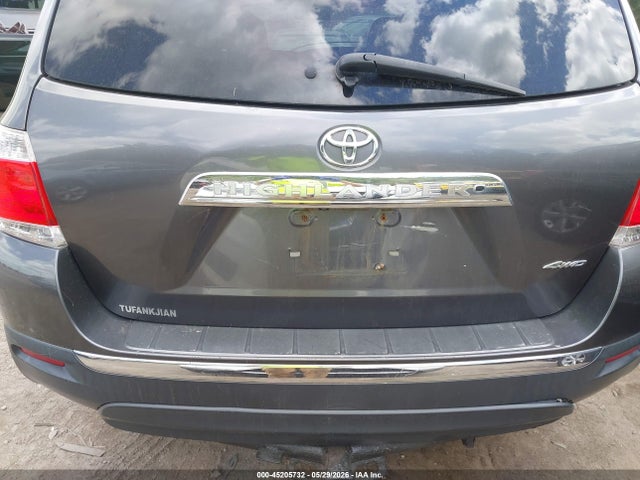 Toyota Highlander Base V6