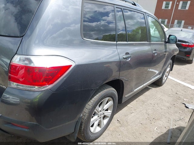 Toyota Highlander Base V6