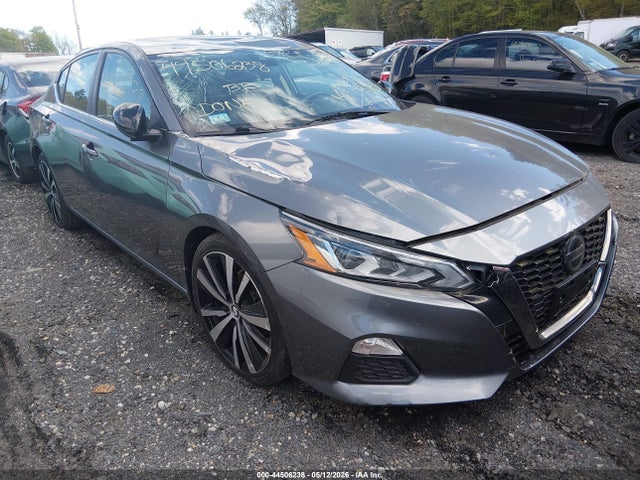 Salvage Nissan Altima Image
