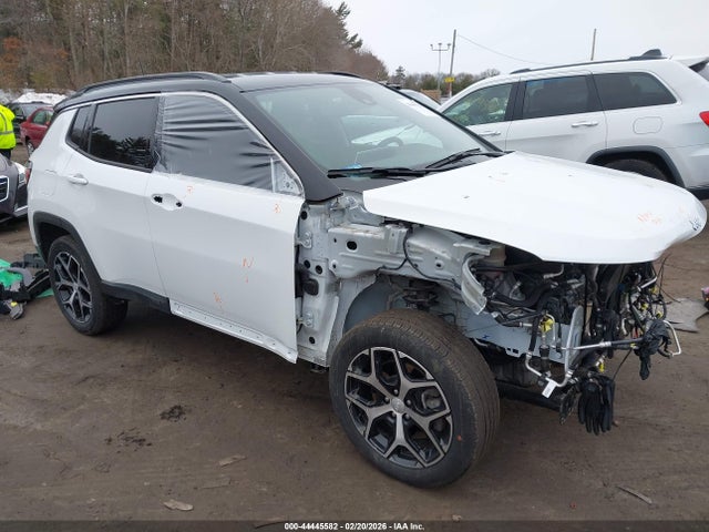 Salvage Jeep Compass Image