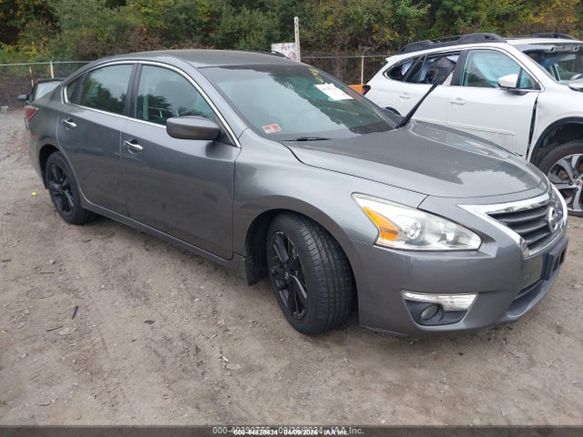 Salvage Nissan Altima Image