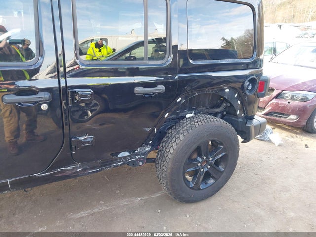 Jeep Wrangler 4-door Sahara Altitude 4x4