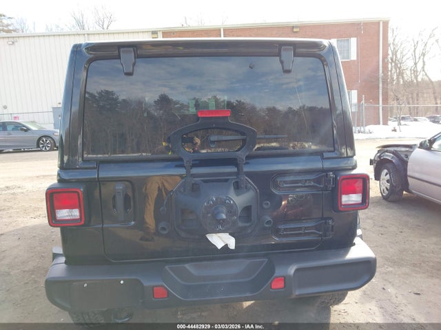 Jeep Wrangler 4-door Sahara Altitude 4x4