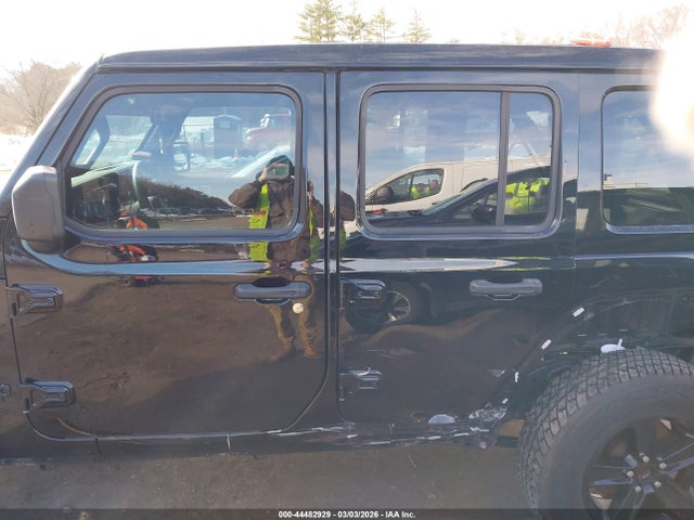 Jeep Wrangler 4-door Sahara Altitude 4x4