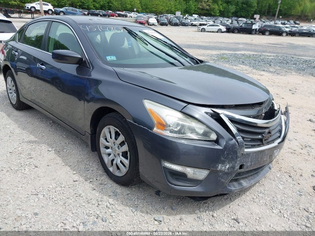 Salvage Nissan Altima Image