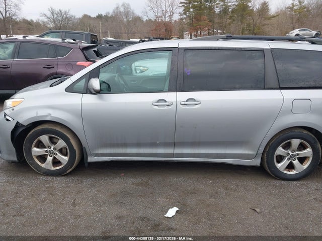 Toyota Sienna Le 8 Passenger