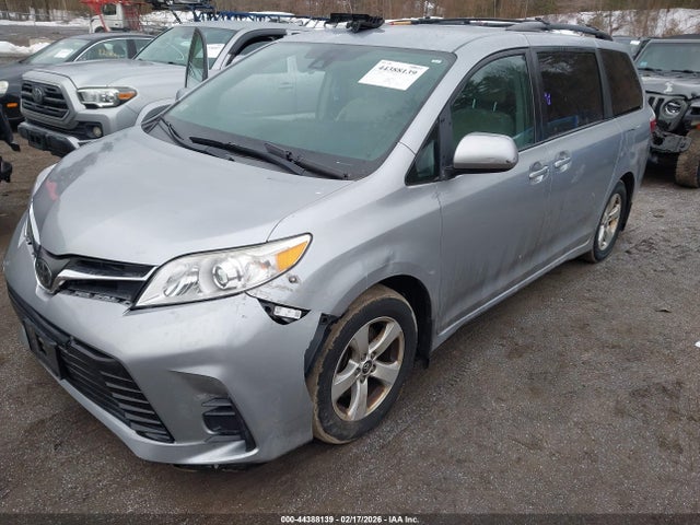 Toyota Sienna Le 8 Passenger