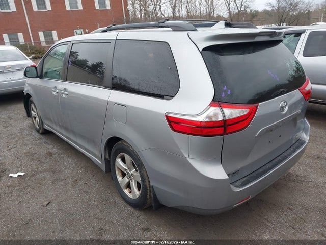 Toyota Sienna Le 8 Passenger
