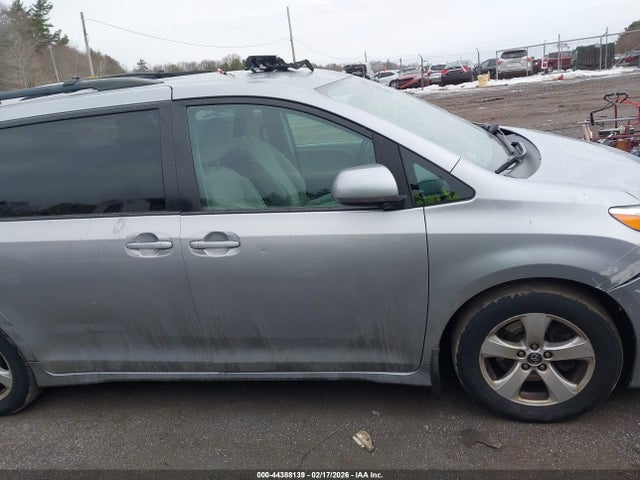 Toyota Sienna Le 8 Passenger
