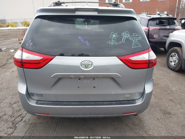 Toyota Sienna Le 8 Passenger