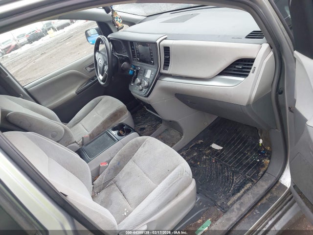 Toyota Sienna Le 8 Passenger