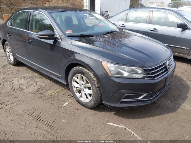 Salvage Volkswagen Passat Image