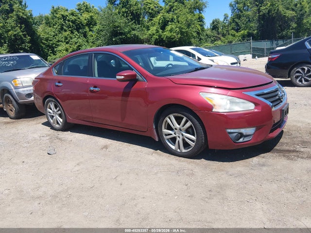 Salvage Nissan Altima Image