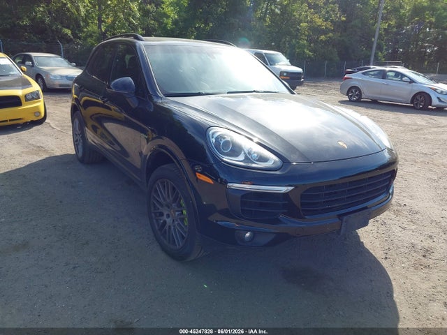 Salvage Porsche Cayenne E-hybrid Image