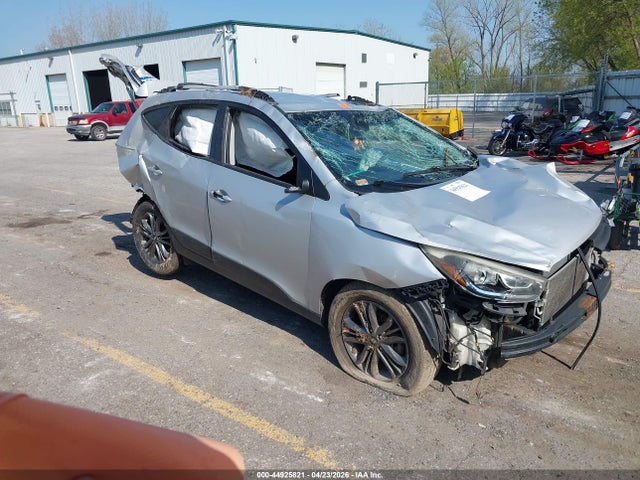 Salvage Hyundai TUCSON Image