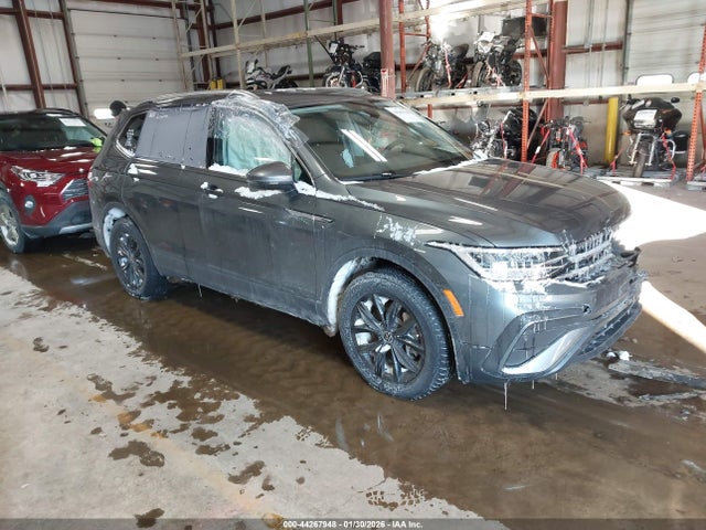 Salvage Volkswagen Tiguan Image