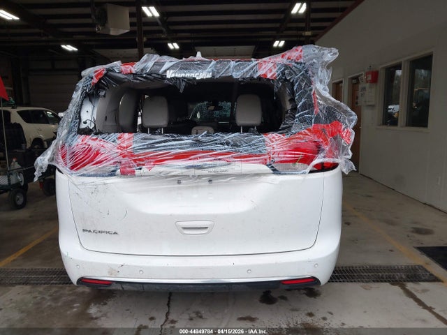 Chrysler Pacifica Touring L