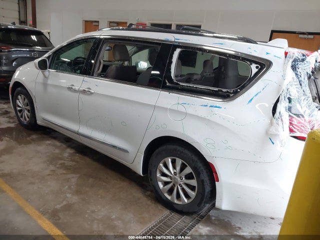Chrysler Pacifica Touring L