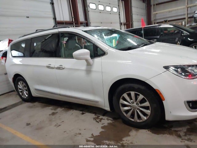 Chrysler Pacifica Touring L