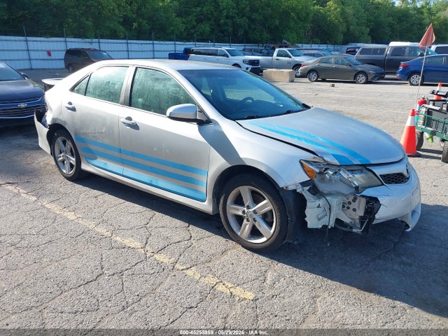 Salvage Toyota Camry Image