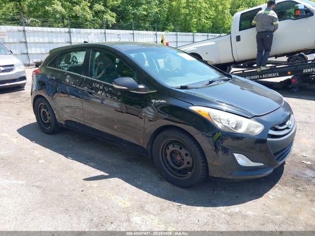 Salvage Hyundai ELANTRA Image