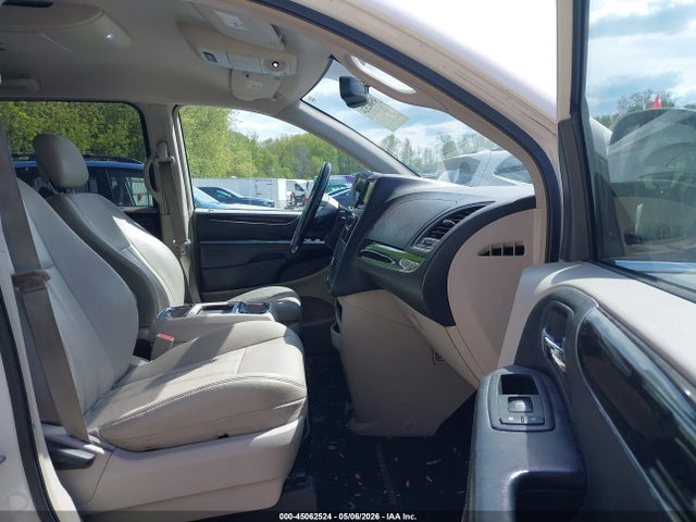 Chrysler Town & Country Touring