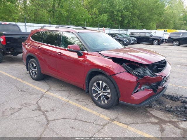 Salvage Toyota Highlander Image