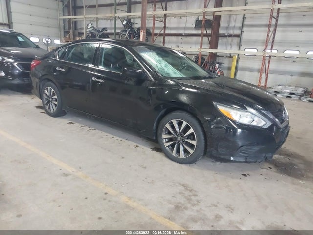 Salvage Nissan Altima Image