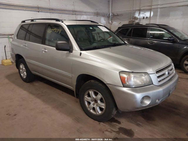 Salvage Toyota Highlander Image