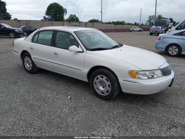 Salvage Lincoln Continental Image