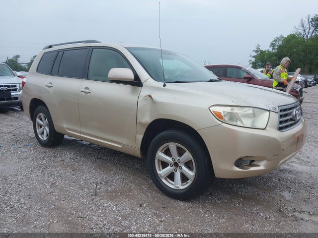 Salvage Toyota Highlander Image