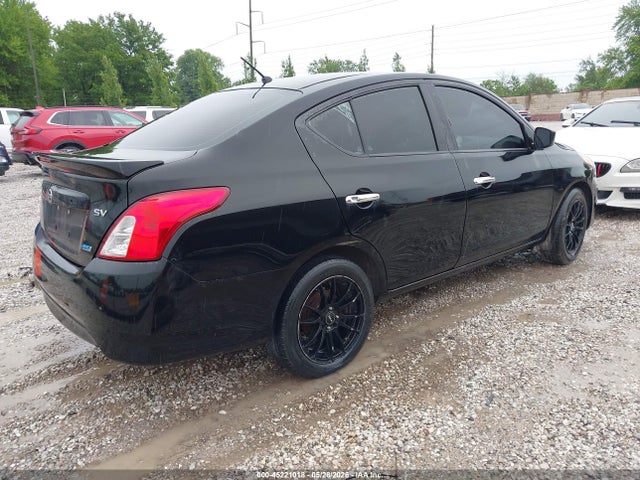 Nissan Versa