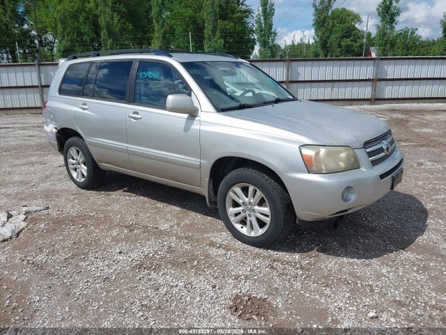 Salvage Toyota Highlander Image