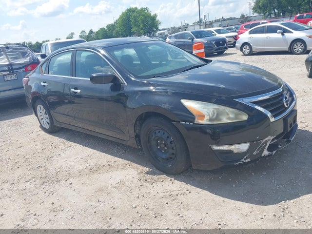 Salvage Nissan Altima Image
