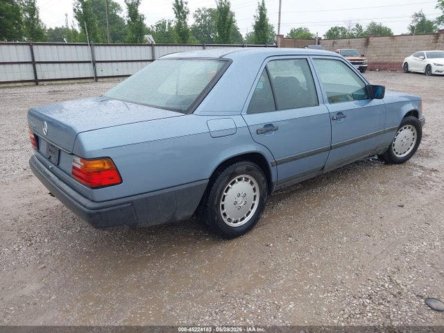 Mercedes-Benz 260 E