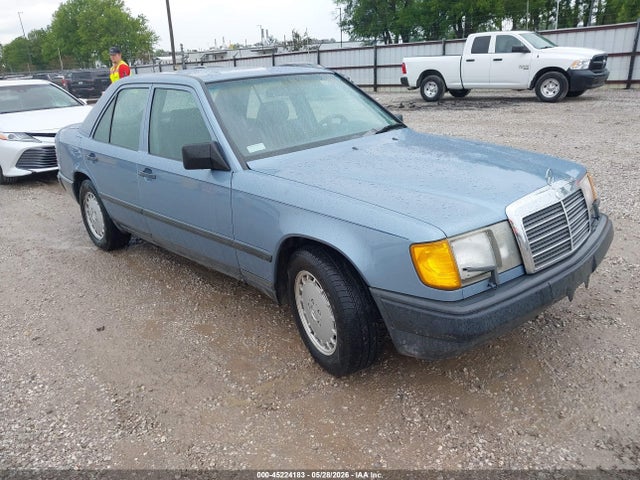 Salvage Mercedes-Benz 260 Image