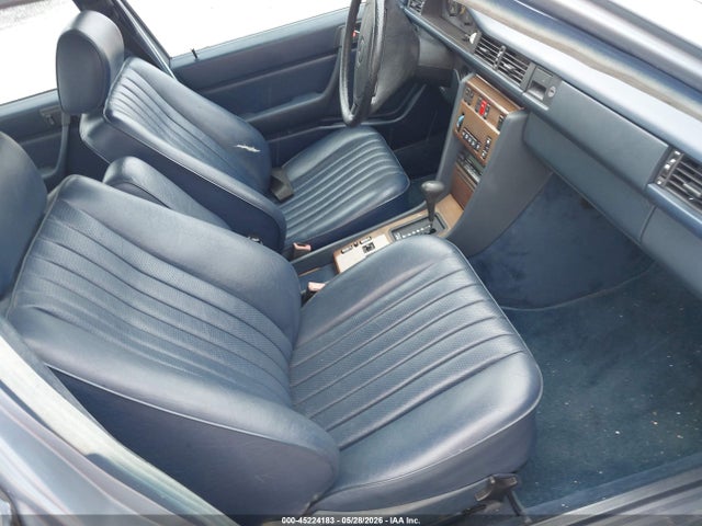 Mercedes-Benz 260 E