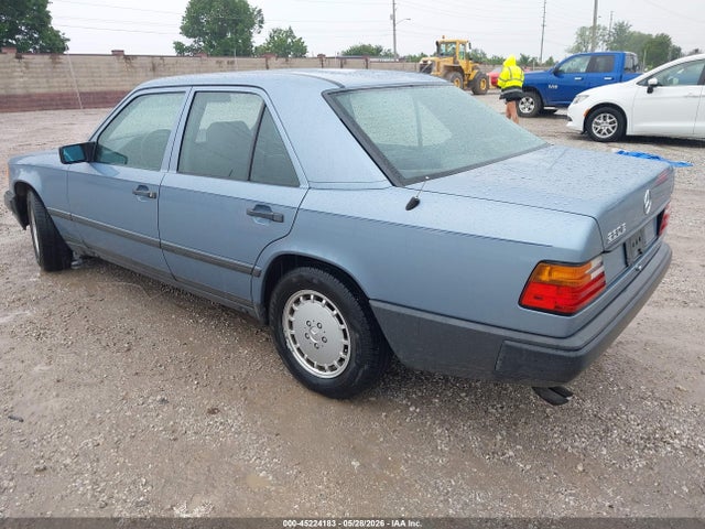 Mercedes-Benz 260 E
