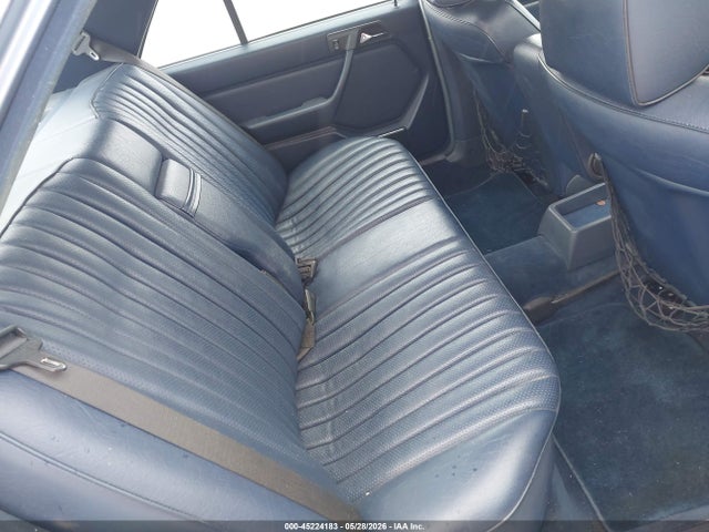Mercedes-Benz 260 E