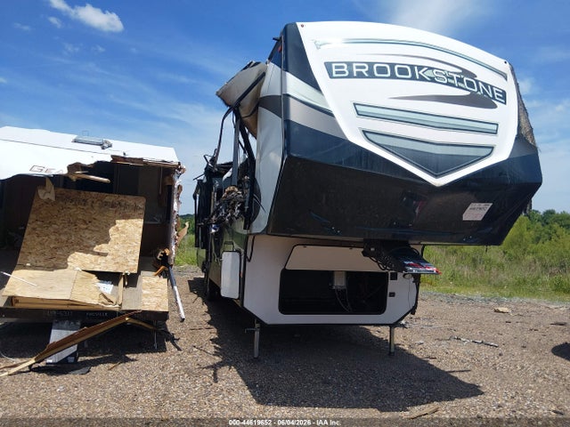 Salvage Coachmen Travel Image