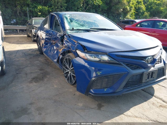 Salvage Toyota Camry Image