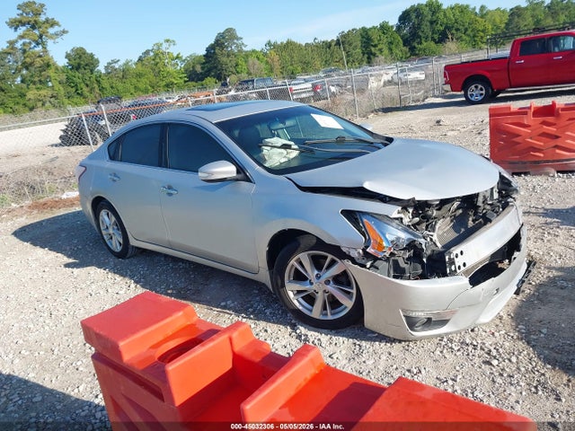 Salvage Nissan Altima Image