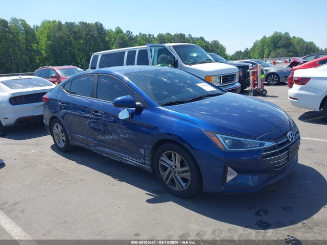 Salvage Hyundai ELANTRA Image