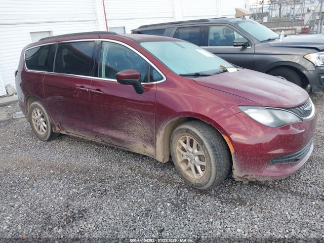 Salvage Chrysler Voyager Image