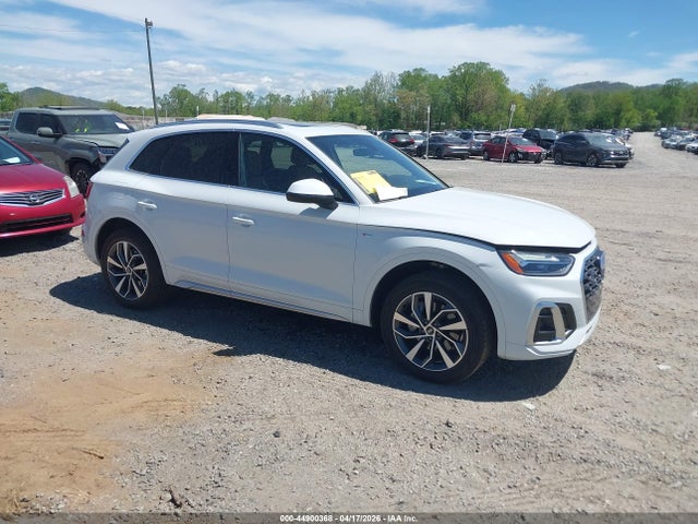 Salvage Audi Q5 Image