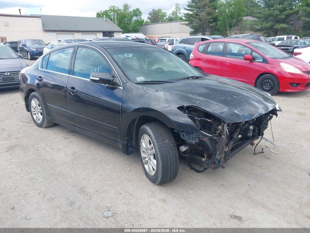 Salvage Nissan Altima Image